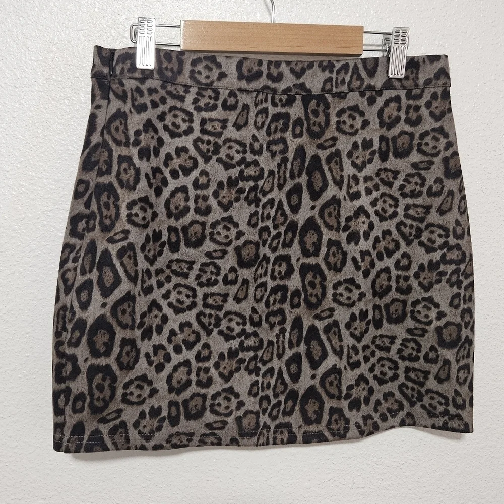Revolve Superdown mini leopard print skirt size small